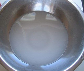 soda was mixed in a pot of water
